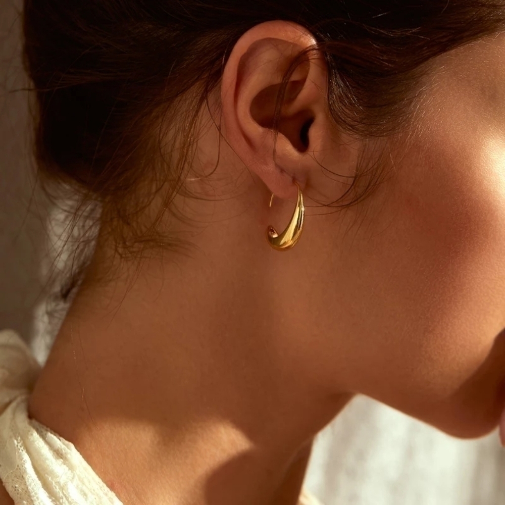 🍒 Metal Drop Hoop Earrings